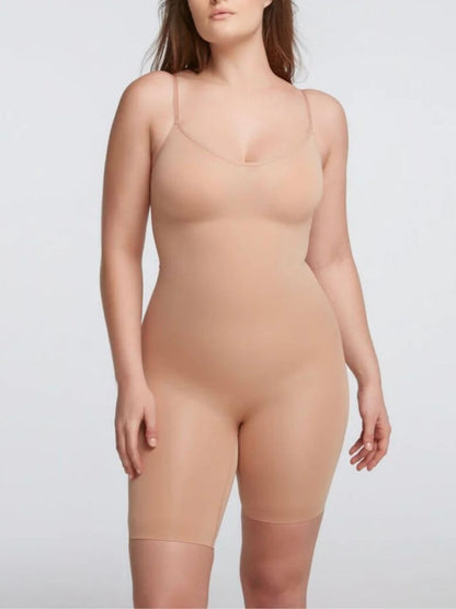 Beige jumpsuit med formande effekt.