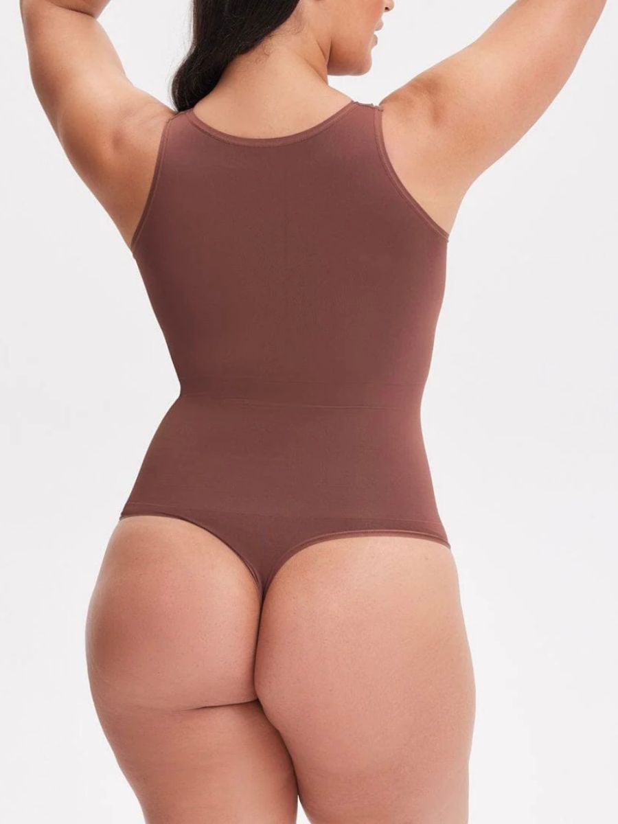 Formande shapewear med hög hals, perfekt för att ge jämn silhuett