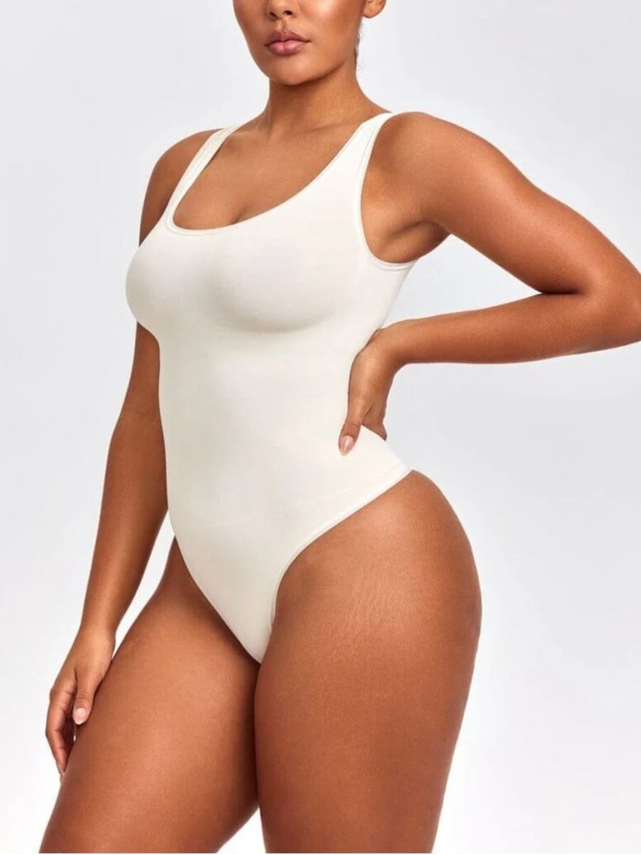 Bodysuit i beige, skapar en slät silhuett utan att synas